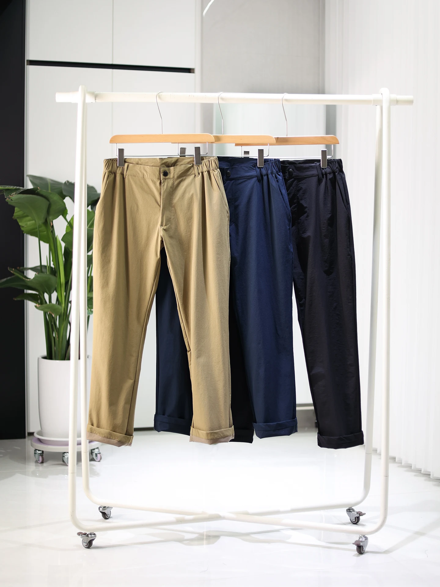 Outdoor Men's Casual Pants Breathable Water-Resistant Qui-Drng f Elastic Waist Straight Leg Long Trousers for Autumn
Outdoor Men's Casual Pants Breathable Water-Resistant Qui-Drng f Elastic Waist Straight Leg Long Trousers for Autumn