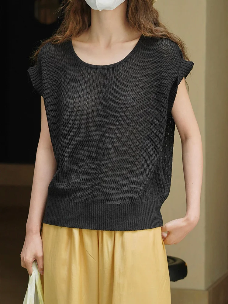 2024 Summer Women Vintage Ramie Cool Knitted Vest Ladies Casual Loose Tank Tops Wide Shoulder Sleeveless Knitwear Streetwear
2024 Summer Women Vintage Ramie Cool Knitted Vest Ladies Casual Loose Tank Tops Wide Shoulder Sleeveless Knitwear Streetwear