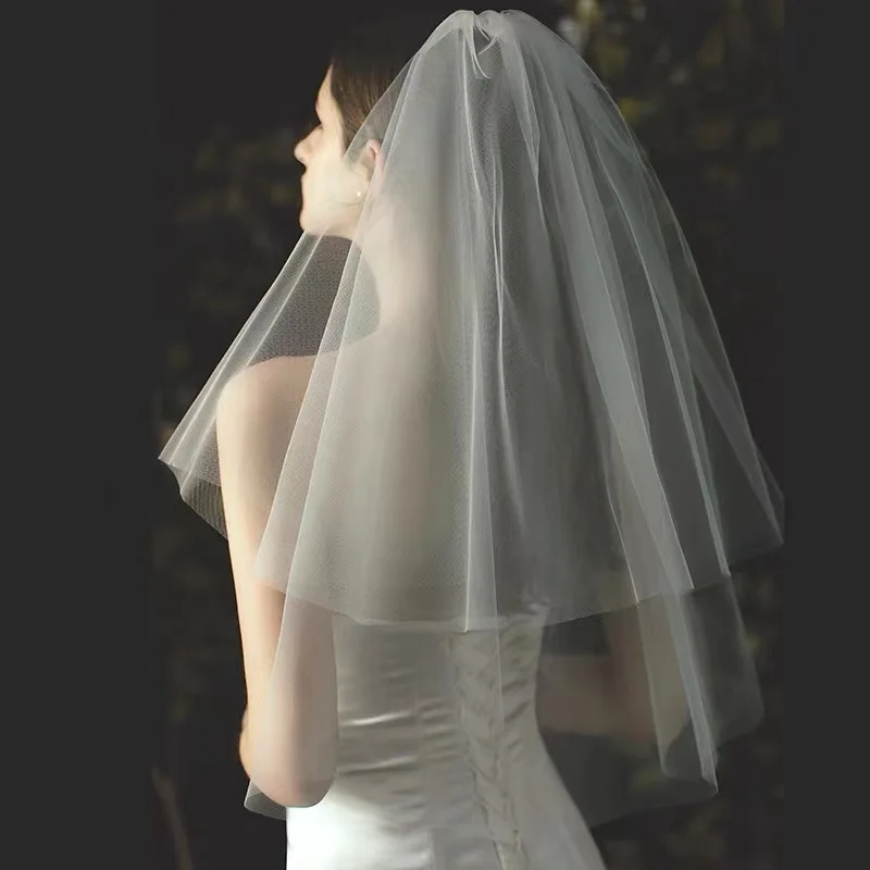 V016 Double Layers Short Tulle Fashionable Simple Bridal Veil Wedding Ornaments Bridal Veil with Metal Comb
V016 Double Layers Short Tulle Fashionable Simple Bridal Veil Wedding Ornaments Bridal Veil with Metal Comb