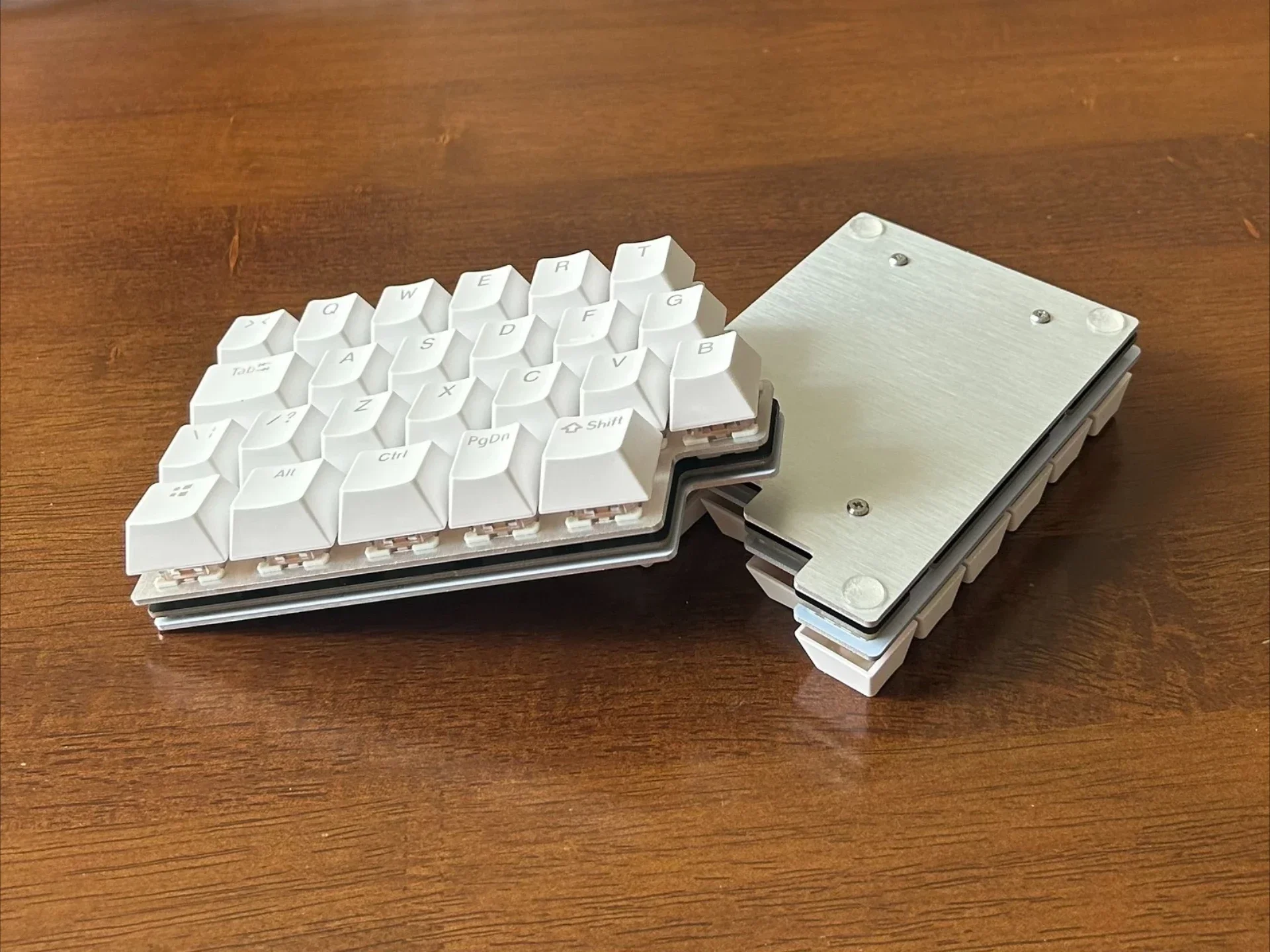 Y45 Split Diagonal Keyboard PCB Sandwich 45keys Hot Swap Wired Mechanical Keyboard RGB Wired QMK VIAL Gaming Ergonomics Keyboard
Y45 Split Diagonal Keyboard PCB Sandwich 45keys Hot Swap Wired Mechanical Keyboard RGB Wired QMK VIAL Gaming Ergonomics Keyboard