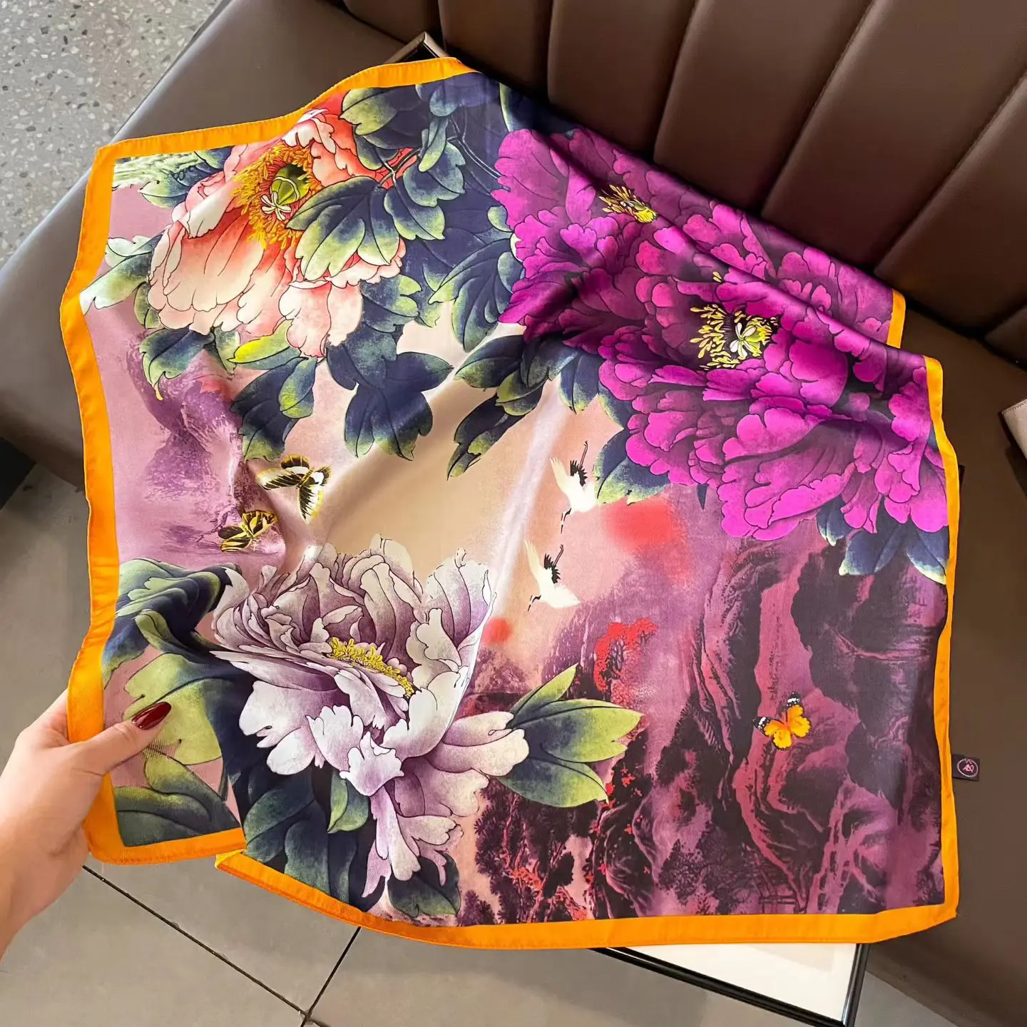 1pcs 70cm Women's New Chinese Style Peony Print Square Scarf - National Style Imitation Silk Neck Scarf
1pcs 70cm Women's New Chinese Style Peony Print Square Scarf - National Style Imitation Silk Neck Scarf