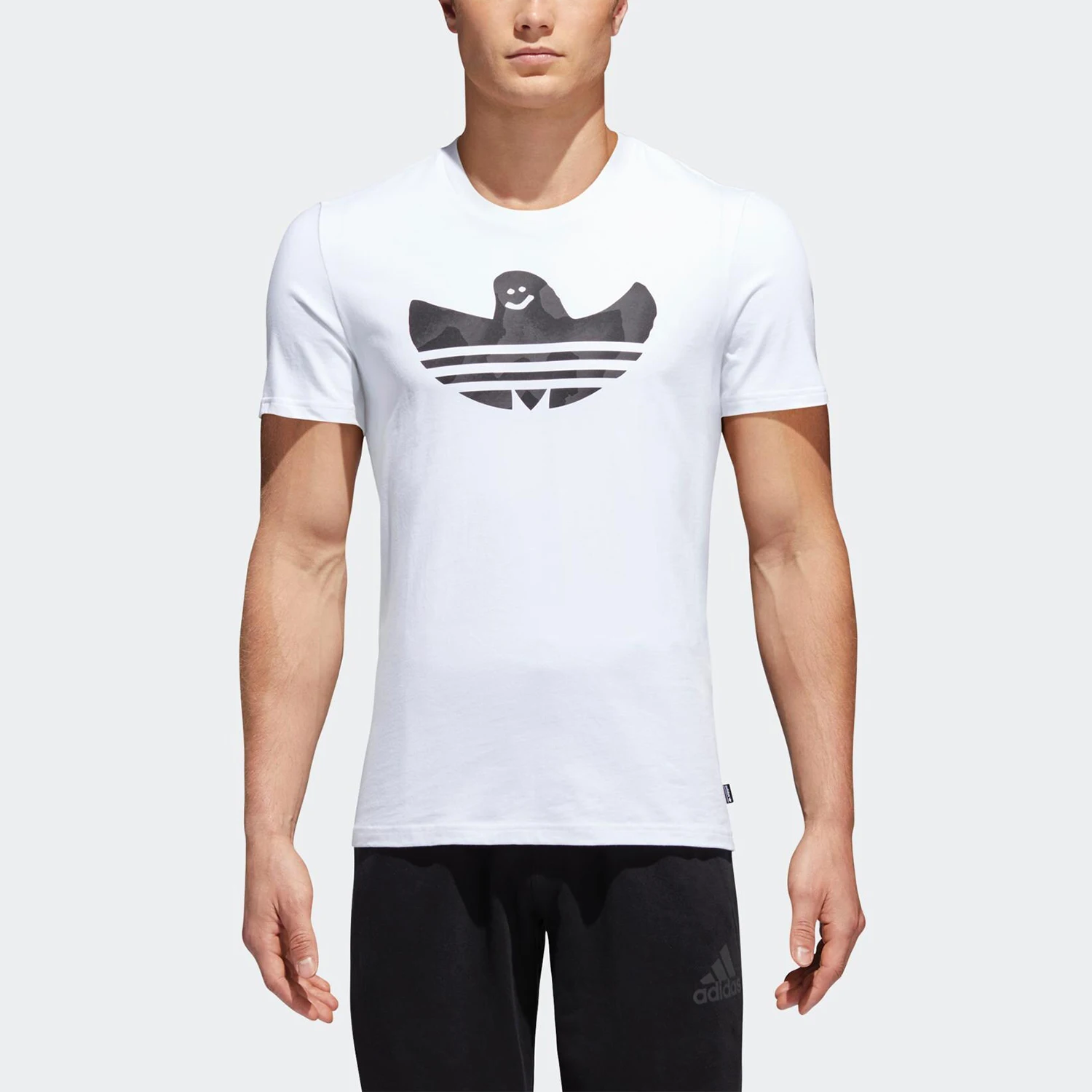 Мужская повседневная спортивная футболка с коротким рукавом Adidas Authentic SHMOO WARP TEE CF3110
Мужская повседневная спортивная футболка с коротким рукавом Adidas Authentic SHMOO WARP TEE CF3110
