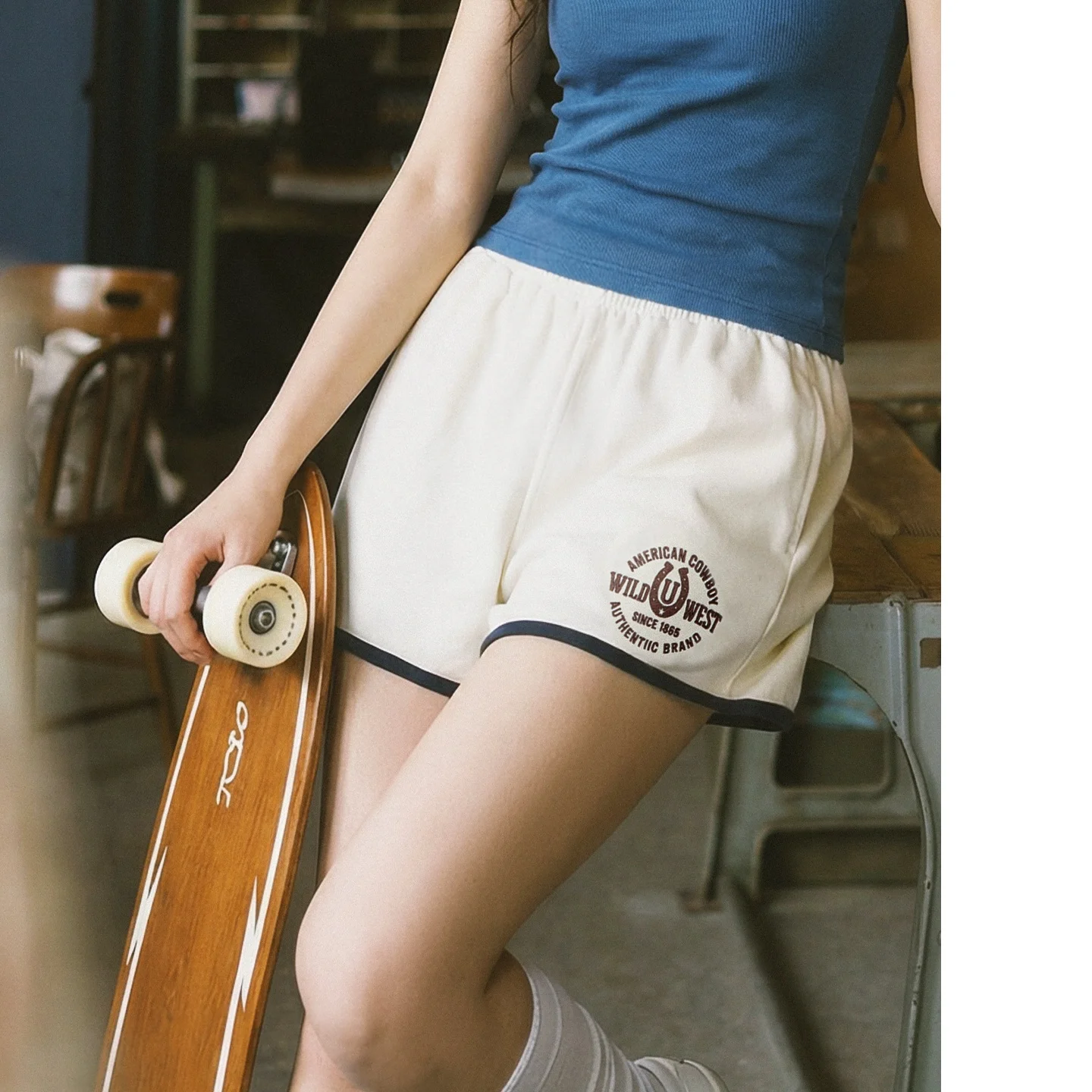 Maden Women's Embroidered Color Block Shorts A Line Straight Fit Elastic Waist Casual Sweat Shorts Vintage Summer
Maden Women's Embroidered Color Block Shorts A Line Straight Fit Elastic Waist Casual Sweat Shorts Vintage Summer
