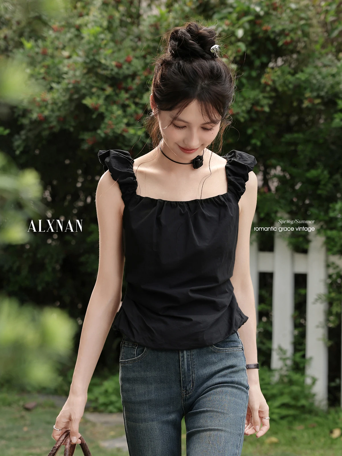 ALXNAN Women's Black Tank Tops 2025 Summer Sweet Elegant Camisole Cotton Slim-fit Popular Chic Sleeveless Tops Ladies L551155
ALXNAN Women's Black Tank Tops 2025 Summer Sweet Elegant Camisole Cotton Slim-fit Popular Chic Sleeveless Tops Ladies L551155