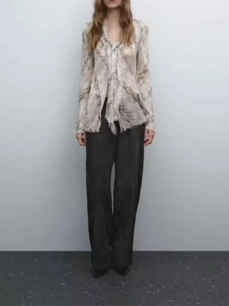 European style new women's French semi-transparent thin and elegant snake pattern scarf collar long-sleeved shirt
European style new women's French semi-transparent thin and elegant snake pattern scarf collar long-sleeved shirt