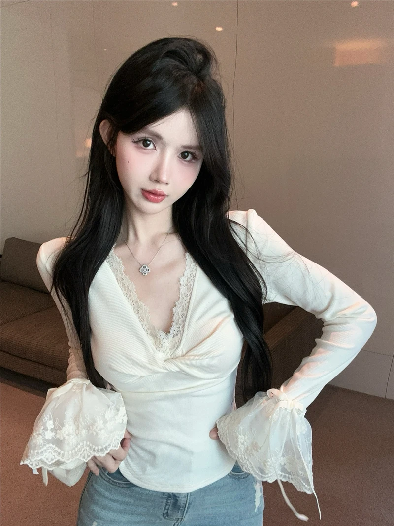 Slim Fit Long Sleeve T-Shirt Lace Trim Sleeve Twist Splice Design Unique Base Shirt Korean Style Commute Fashion Pear Body Type
Slim Fit Long Sleeve T-Shirt Lace Trim Sleeve Twist Splice Design Unique Base Shirt Korean Style Commute Fashion Pear Body Type