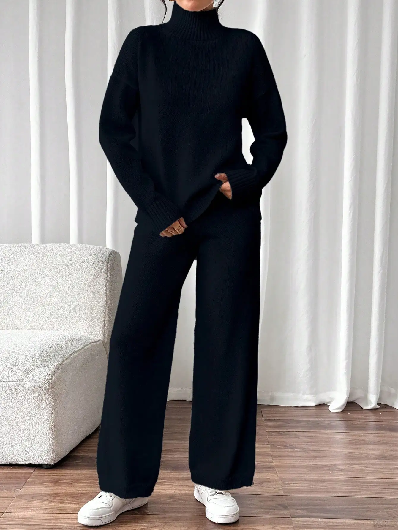 Комплект из 2 предметов: черный вязаный свитер с высоким воротом и брюки с широкими штанинами для повседневной носки
Комплект из 2 предметов: черный вязаный свитер с высоким воротом и брюки с широкими штанинами для повседневной носки