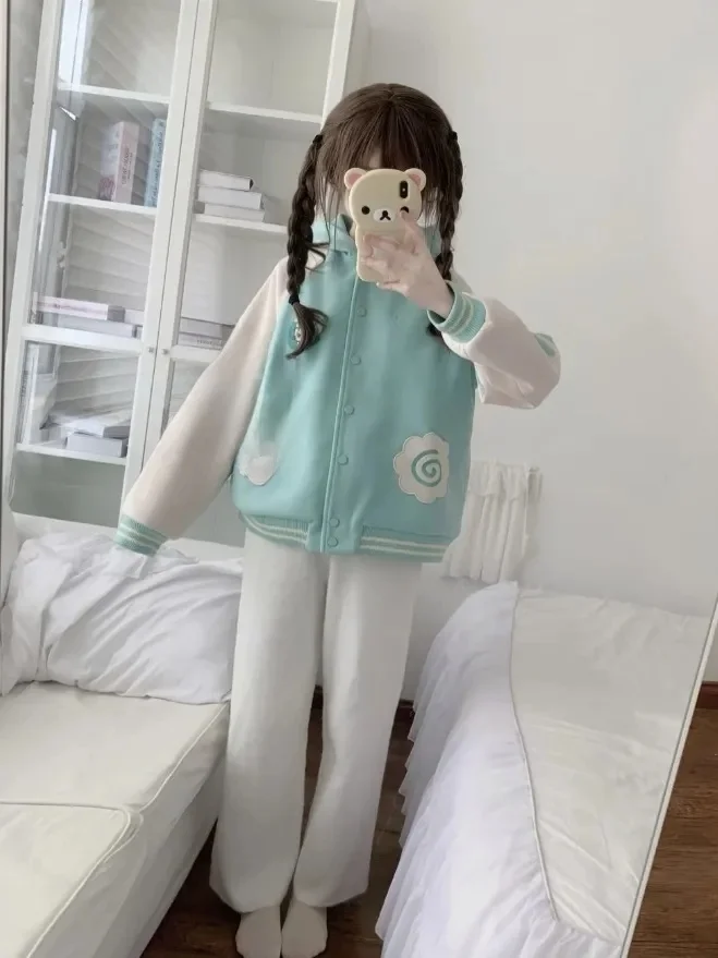 Милая женская бейсбольная куртка с капюшоном и ушками, осенне-зимняя, утепленная флисом, свободного кроя, с длинными рукавами, из искусственной кожи
Милая женская бейсбольная куртка с капюшоном и ушками, осенне-зимняя, утепленная флисом, свободного кроя, с длинными рукавами, из искусственной кожи