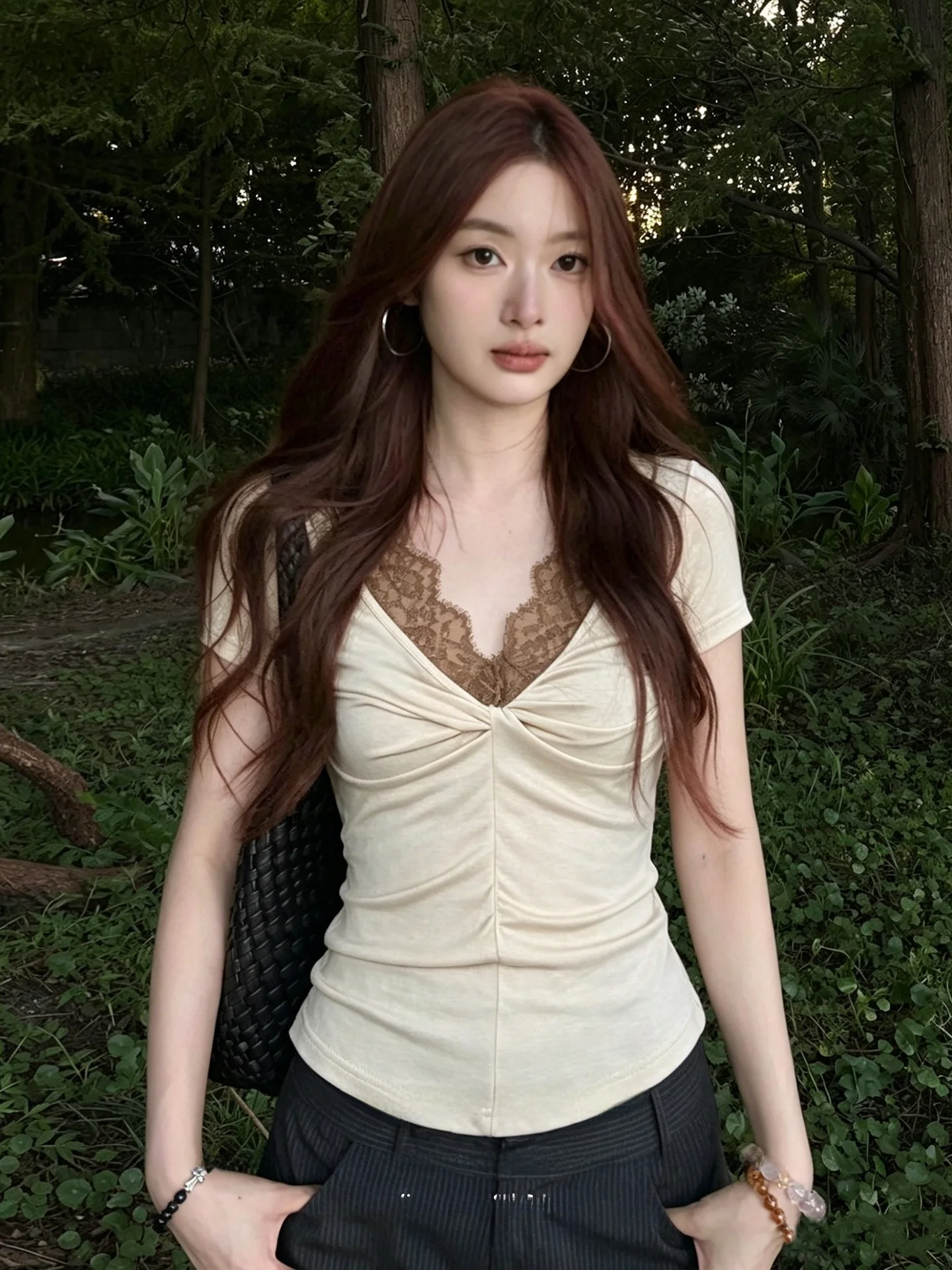 Korean Style Lace Trim Short Sleeve T-Shirt Slim Fit V-Neck Top Breathable Comfortable Summer Casual Wear for Women
Korean Style Lace Trim Short Sleeve T-Shirt Slim Fit V-Neck Top Breathable Comfortable Summer Casual Wear for Women