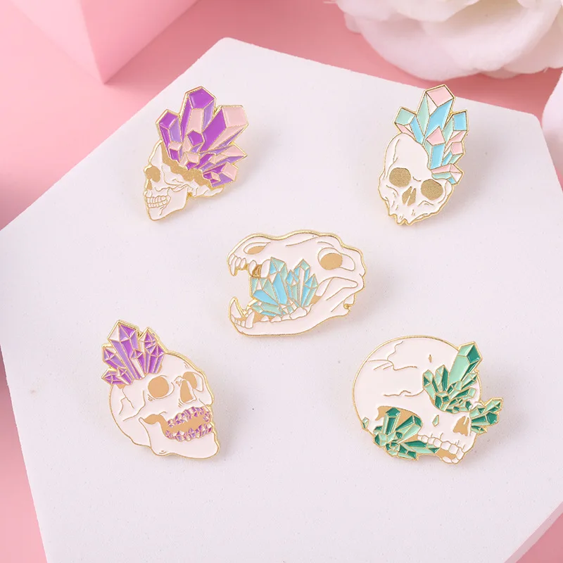 New Alternative Punk Style Brooch Gothic Crystal Skull Shape Oil Dripping Badge Personalized Backpack Pin Accessories Wholesale
New Alternative Punk Style Brooch Gothic Crystal Skull Shape Oil Dripping Badge Personalized Backpack Pin Accessories Wholesale