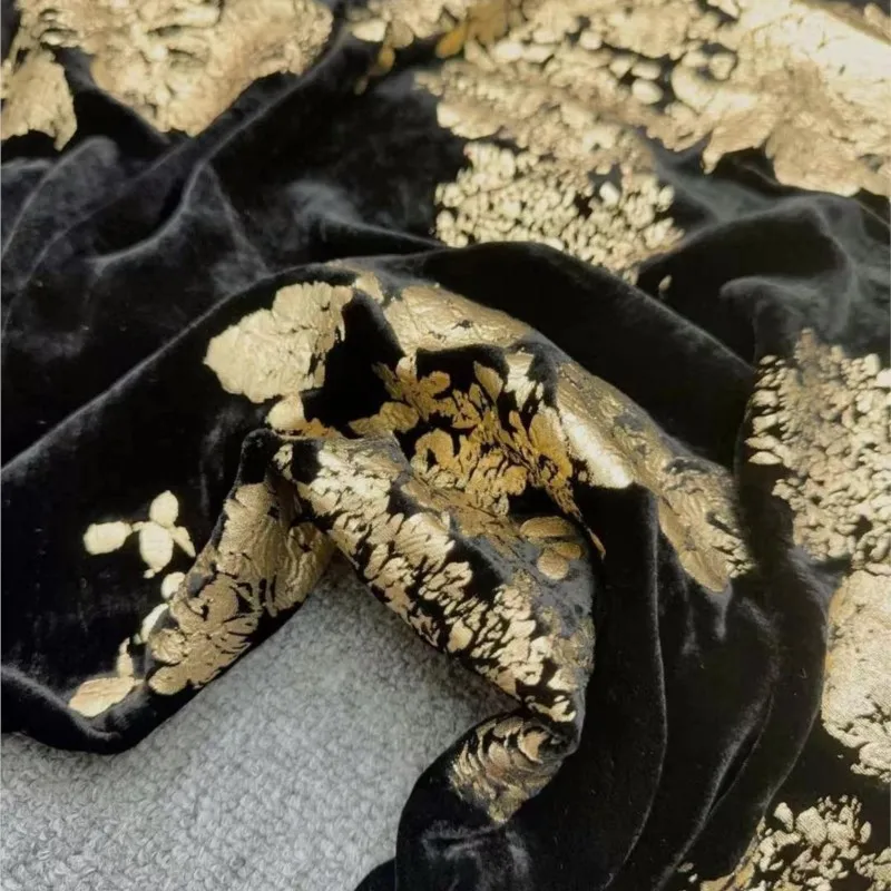 New autumn and winter products silk velvet fabric elegant coat cheongsam dress with gilding process
New autumn and winter products silk velvet fabric elegant coat cheongsam dress with gilding process