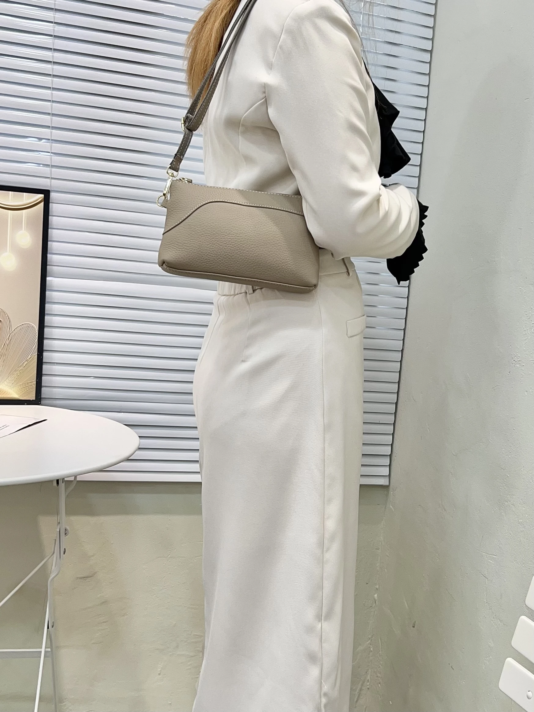 Women's real bag zipper waterproof and dustproof shell bag multi-functional waterproof shoulder bag, 7 colors
Women's real bag zipper waterproof and dustproof shell bag multi-functional waterproof shoulder bag, 7 colors