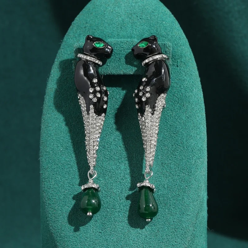 Vintage Black Enamel Leopard Green Agate Drop Earrings Luxury Antique Art Deco Rhinestone Gold Color Jewelry Gift For Women
Vintage Black Enamel Leopard Green Agate Drop Earrings Luxury Antique Art Deco Rhinestone Gold Color Jewelry Gift For Women