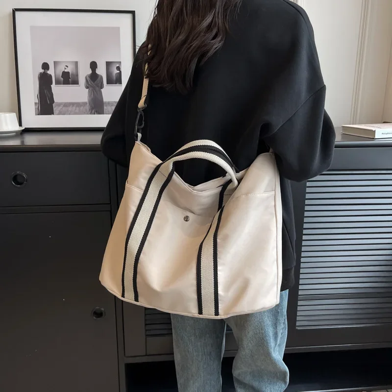 2025 New Women's Canvas Handbag, Casual Crossbody Bag, Lightweight and Large Capacity Commuter Travel Tote Bag
2025 New Women's Canvas Handbag, Casual Crossbody Bag, Lightweight and Large Capacity Commuter Travel Tote Bag