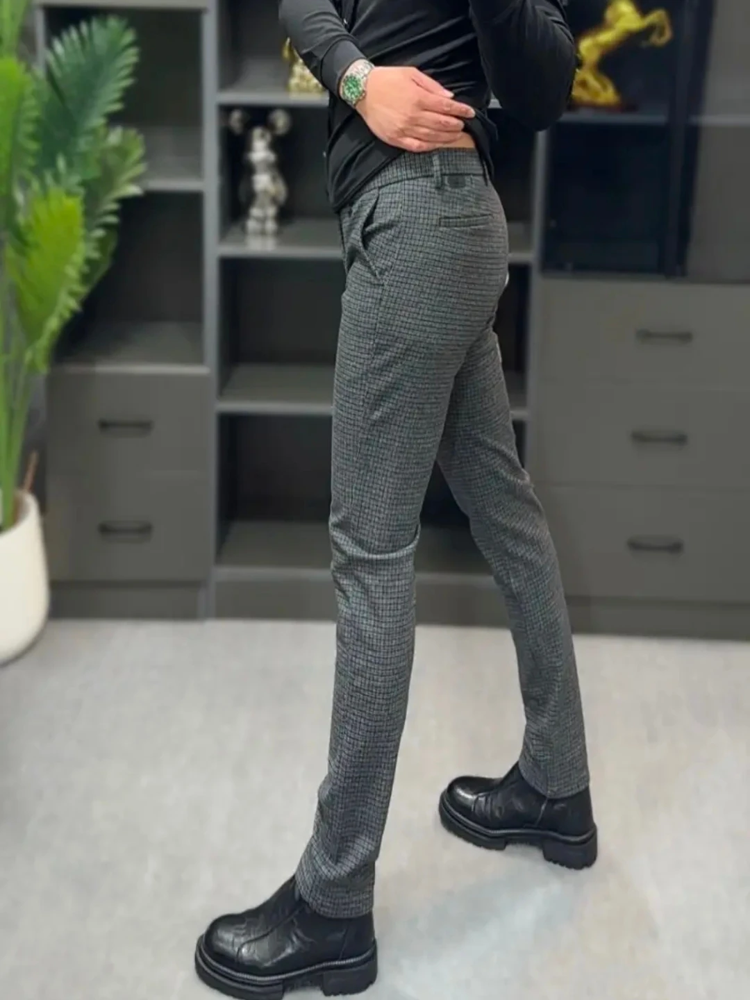 Новые мужские повседневные брюки: осенне-зимняя мода, высокое качество, деловой стиль, прямой крой, не требуют глажки, средняя посадка на талии
Новые мужские повседневные брюки: осенне-зимняя мода, высокое качество, деловой стиль, прямой крой, не требуют глажки, средняя посадка на талии