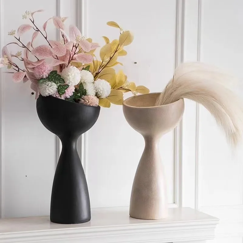 Tall feet, small waist, high flower pot art, Nordic design, Phalaenopsis pottery pot, black.
Tall feet, small waist, high flower pot art, Nordic design, Phalaenopsis pottery pot, black.