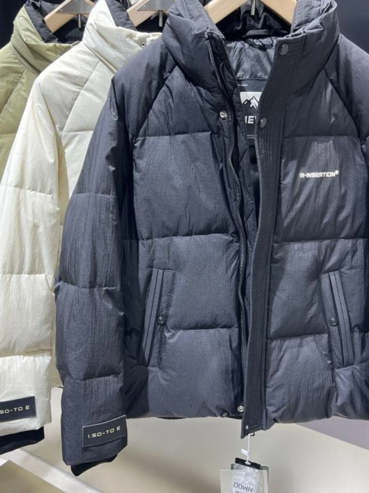 Thiened White Du down Puffer Jaet Men's Faionable Versatile Winter Coat Warm Stand Collar Youthful Sle Polyester Fiber
Thiened White Du down Puffer Jaet Men's Faionable Versatile Winter Coat Warm Stand Collar Youthful Sle Polyester Fiber