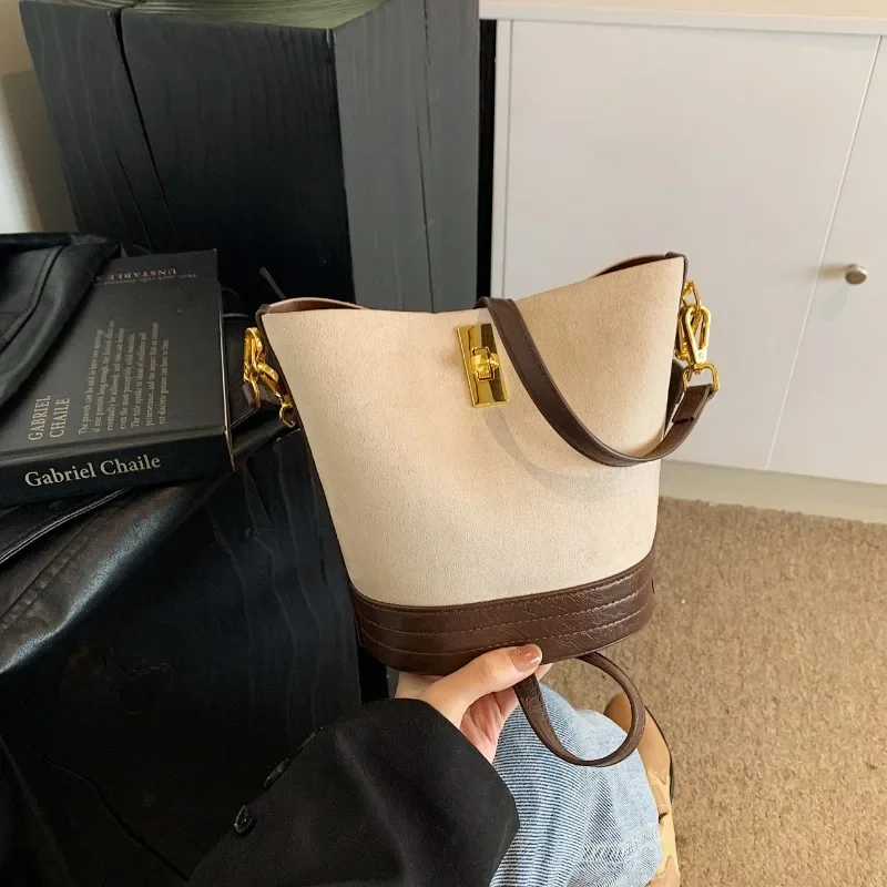 2025 Women's New Crossbody & Autumn-Winter Bucket Bag - Retro Niche Design with Lock Buckle, High-end Single-shoulder Style
2025 Women's New Crossbody & Autumn-Winter Bucket Bag - Retro Niche Design with Lock Buckle, High-end Single-shoulder Style