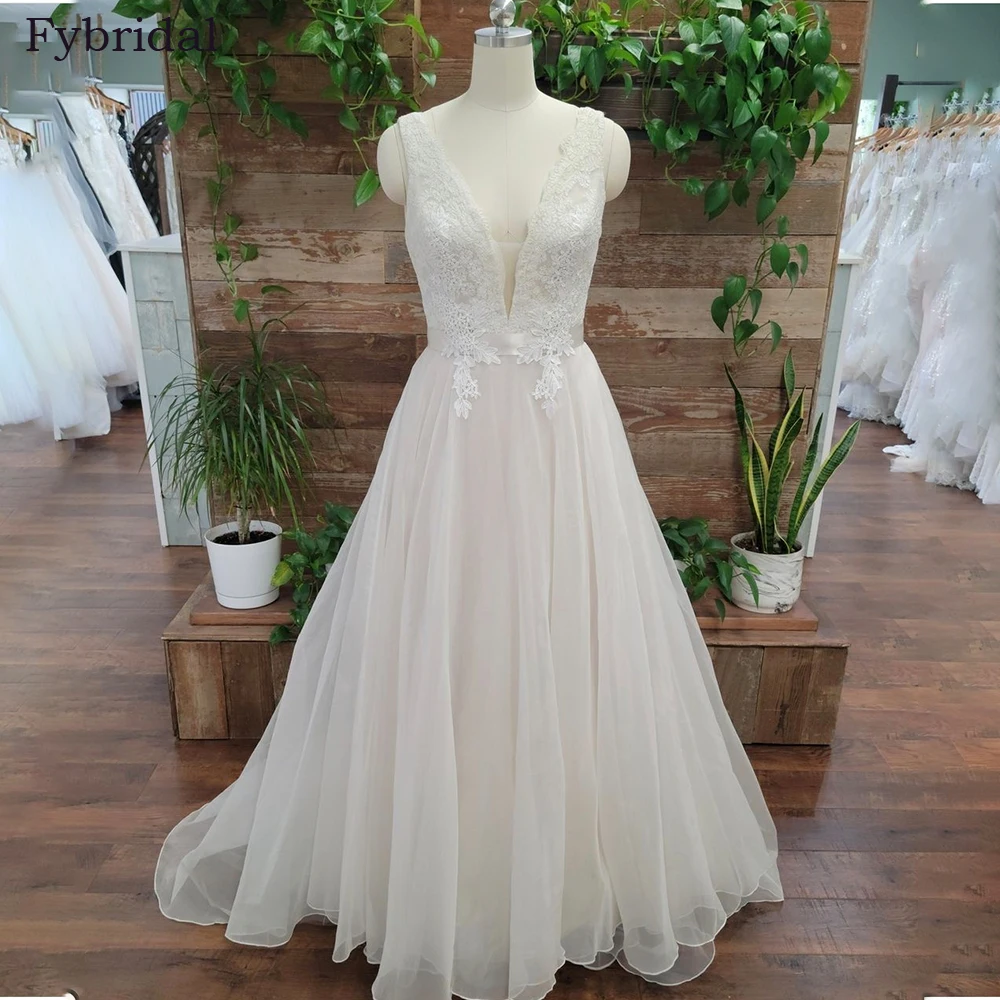 Tulle Wedding Dress 2022 V Neck Lace Appliques Sleeveless A Line Boho Bridal Gown Robe De Mariee Vestidos De Novia Custom Made
Tulle Wedding Dress 2022 V Neck Lace Appliques Sleeveless A Line Boho Bridal Gown Robe De Mariee Vestidos De Novia Custom Made