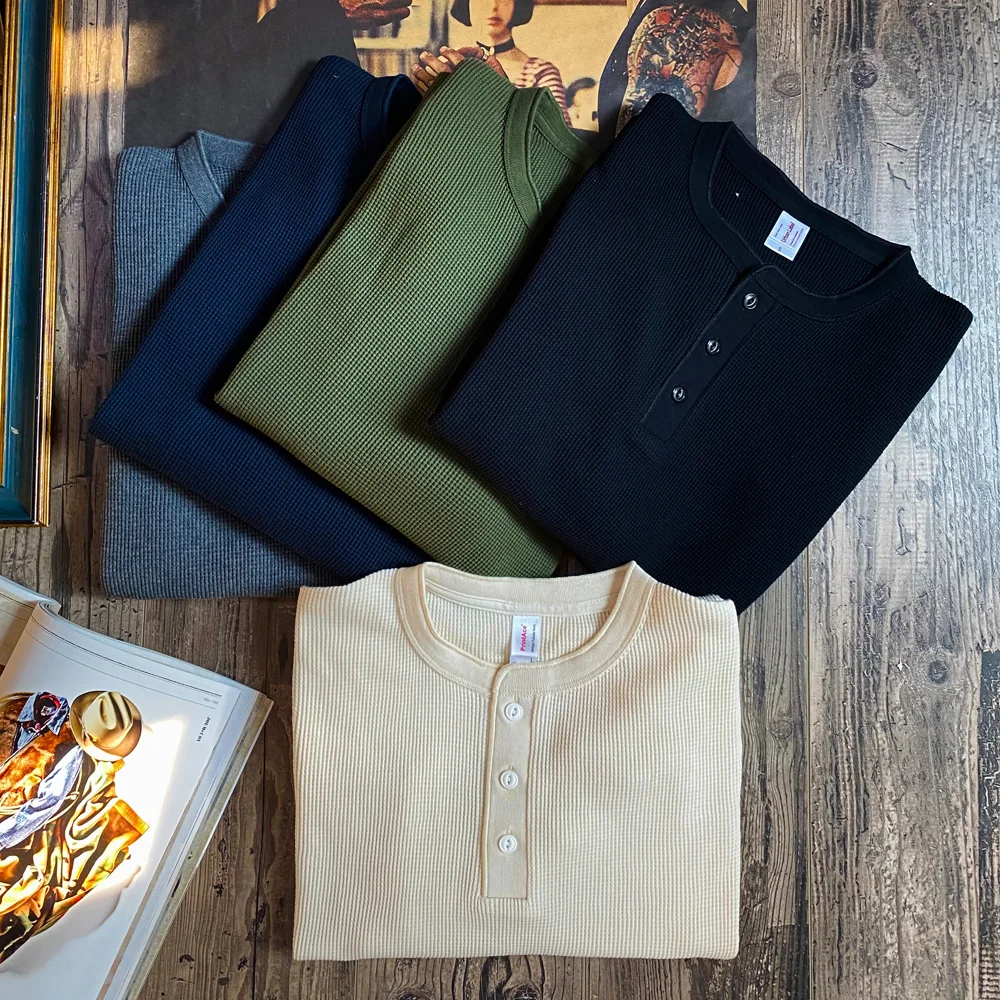 Four-pin close-sewing process, blockbuster 315g cotton American retro waf Henry collar long-sleeved T-shirt
Four-pin close-sewing process, blockbuster 315g cotton American retro waf Henry collar long-sleeved T-shirt