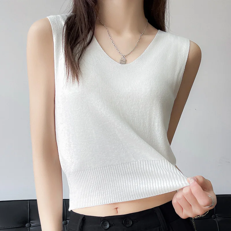 Summer New Women's Sleeveless High Quality Ice Shreds V-neck Knit Vest Fashionable Minimalist Solid Short Versatile Camisole
Summer New Women's Sleeveless High Quality Ice Shreds V-neck Knit Vest Fashionable Minimalist Solid Short Versatile Camisole