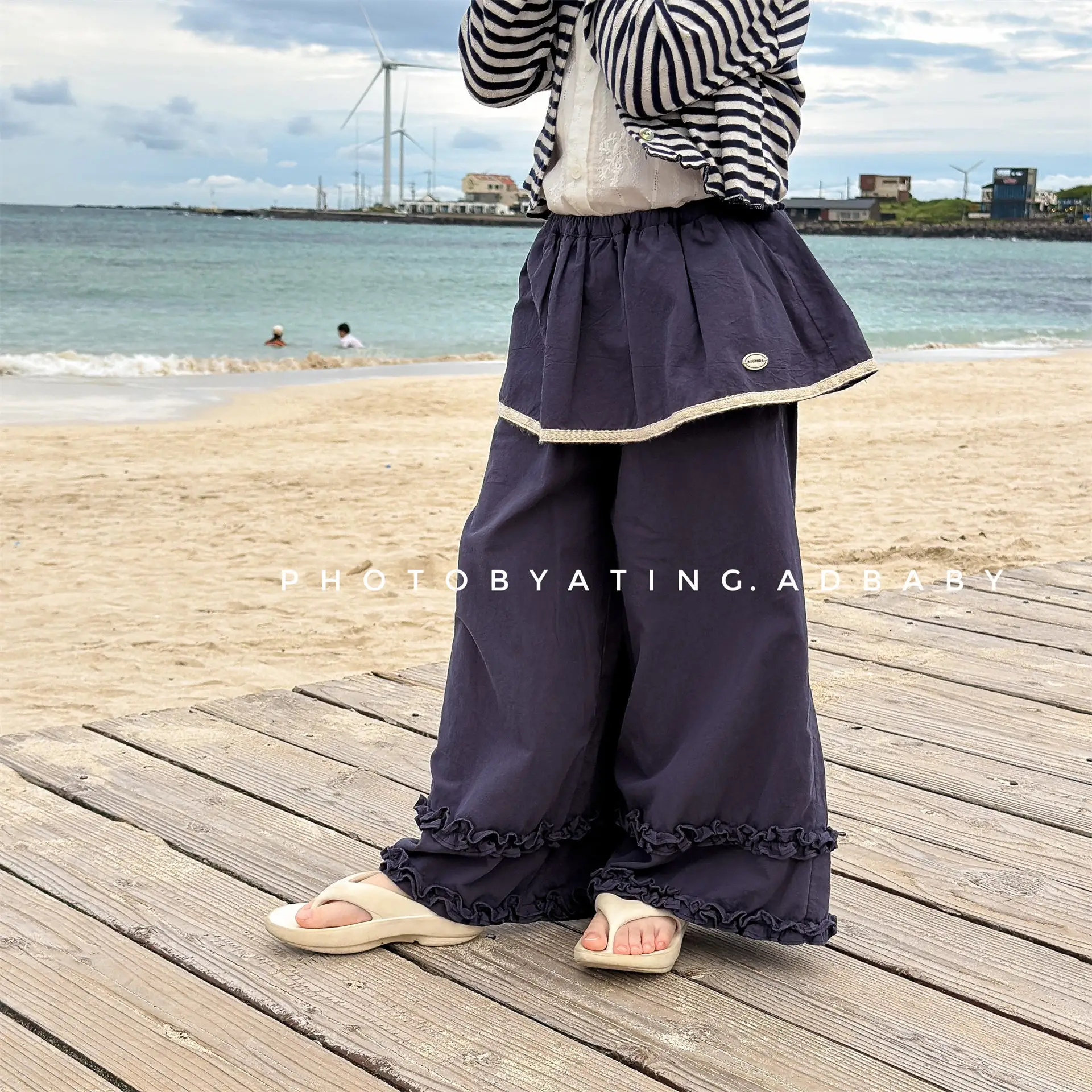 2026 весенние новые широкие брюки для девочек, повседневные штаны из двух предметов для маленьких девочек, детские свободные брюки, одежда для малышей
2026 весенние новые широкие брюки для девочек, повседневные штаны из двух предметов для маленьких девочек, детские свободные брюки, одежда для малышей