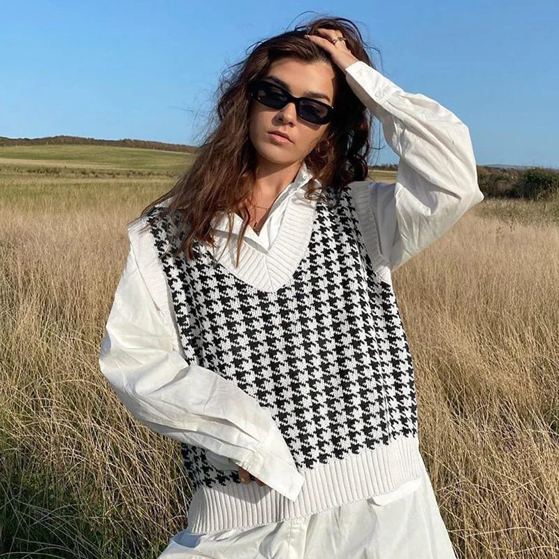Women Sleeveless Sweater Vest Korean Style Fashion 2025 V Neck Knitted Pullover Female Spring Fall Jumper Top Knitwear Outerwear
Women Sleeveless Sweater Vest Korean Style Fashion 2025 V Neck Knitted Pullover Female Spring Fall Jumper Top Knitwear Outerwear