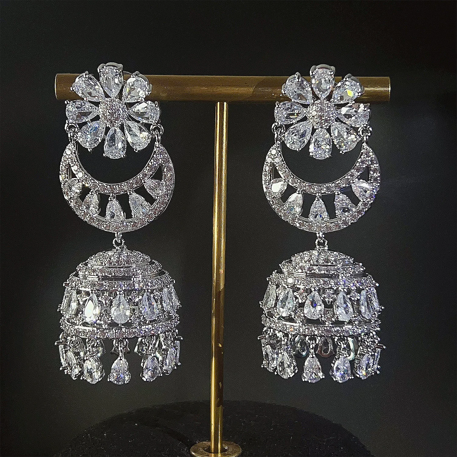 Gorgeous Large Earrings Wind Bell Flower Pendant Blue Pink White Multicolor Zirconia Long Dangling Earrings Dinner Party Wedding
Gorgeous Large Earrings Wind Bell Flower Pendant Blue Pink White Multicolor Zirconia Long Dangling Earrings Dinner Party Wedding
