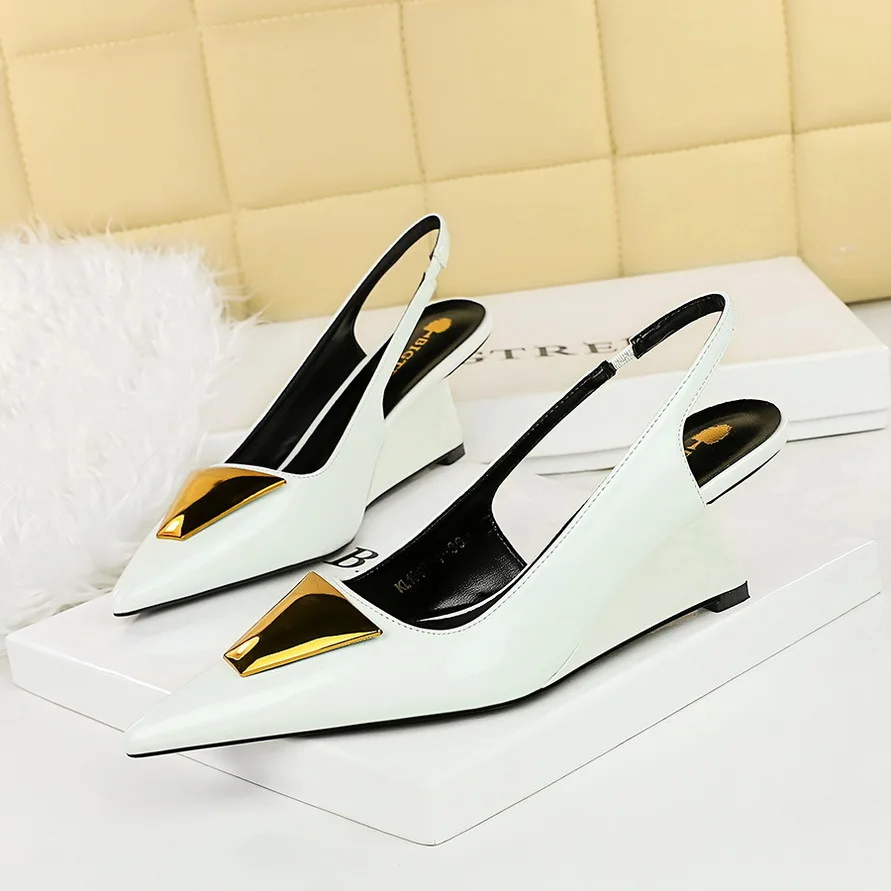 Women's Style Ladies Shoes With High Sloping Heels Patent Leather Hollowed Out Back Strap Shallow Mouthed Pointed Metal Pumps
Women's Style Ladies Shoes With High Sloping Heels Patent Leather Hollowed Out Back Strap Shallow Mouthed Pointed Metal Pumps