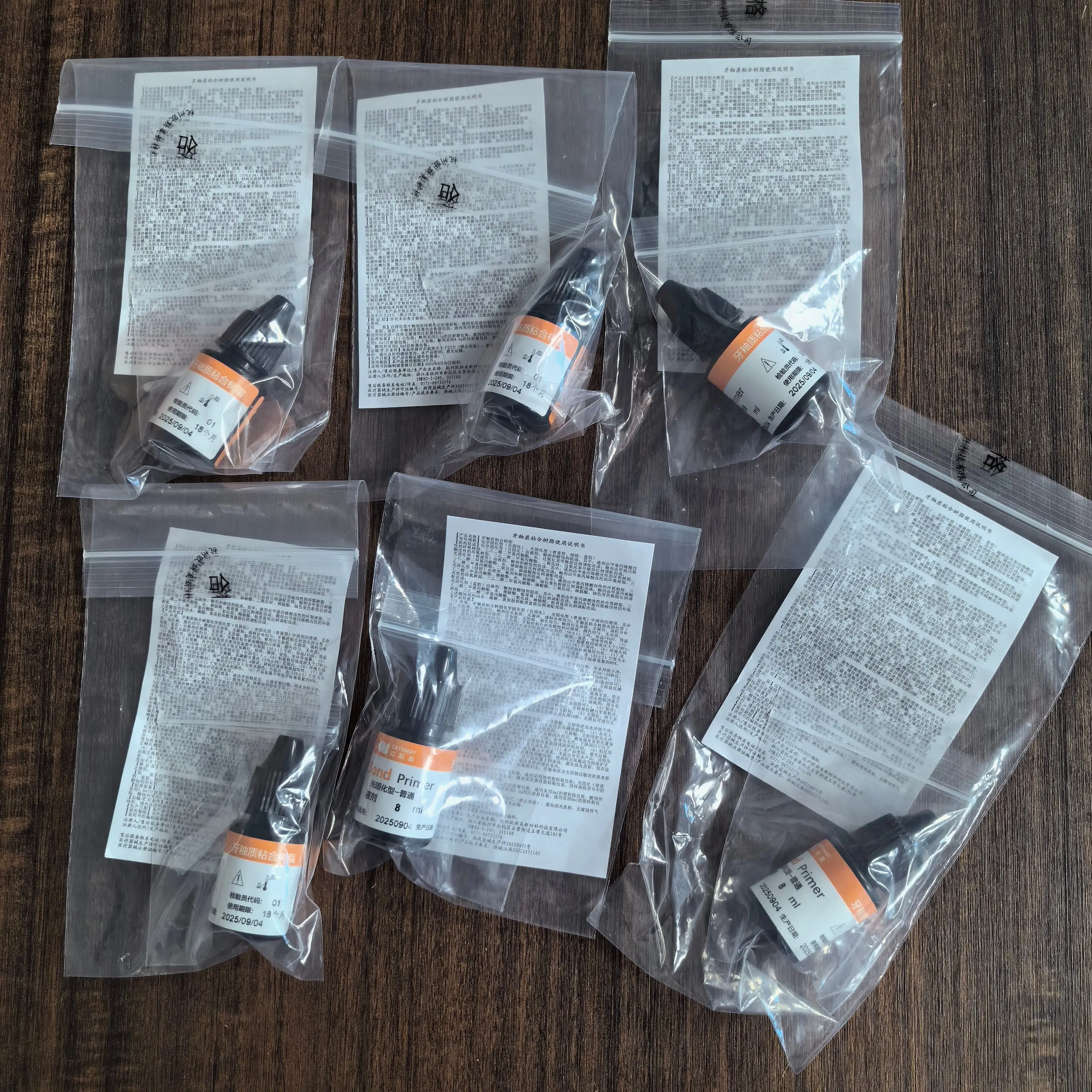 Dental Light-Curing Resin Bonding Agent Primer & Enamel Bonding Resin 8ml/Bottle
Dental Light-Curing Resin Bonding Agent Primer & Enamel Bonding Resin 8ml/Bottle