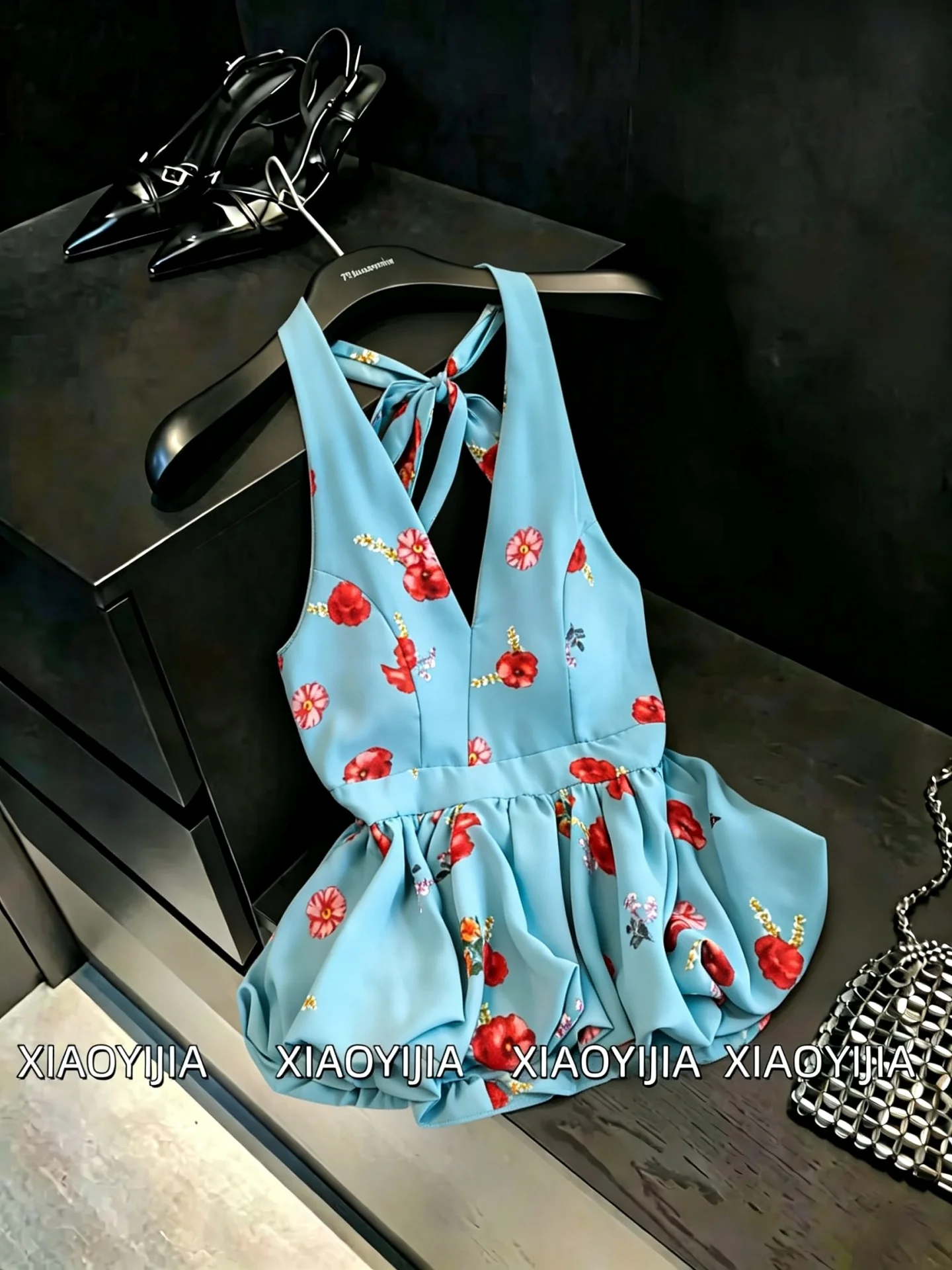 Sexy Spicy V-neck Strapless Backless Crop Top Women Summer Design Slimming Beautiful Flower Print Moisture-wicking Short Length
Sexy Spicy V-neck Strapless Backless Crop Top Women Summer Design Slimming Beautiful Flower Print Moisture-wicking Short Length