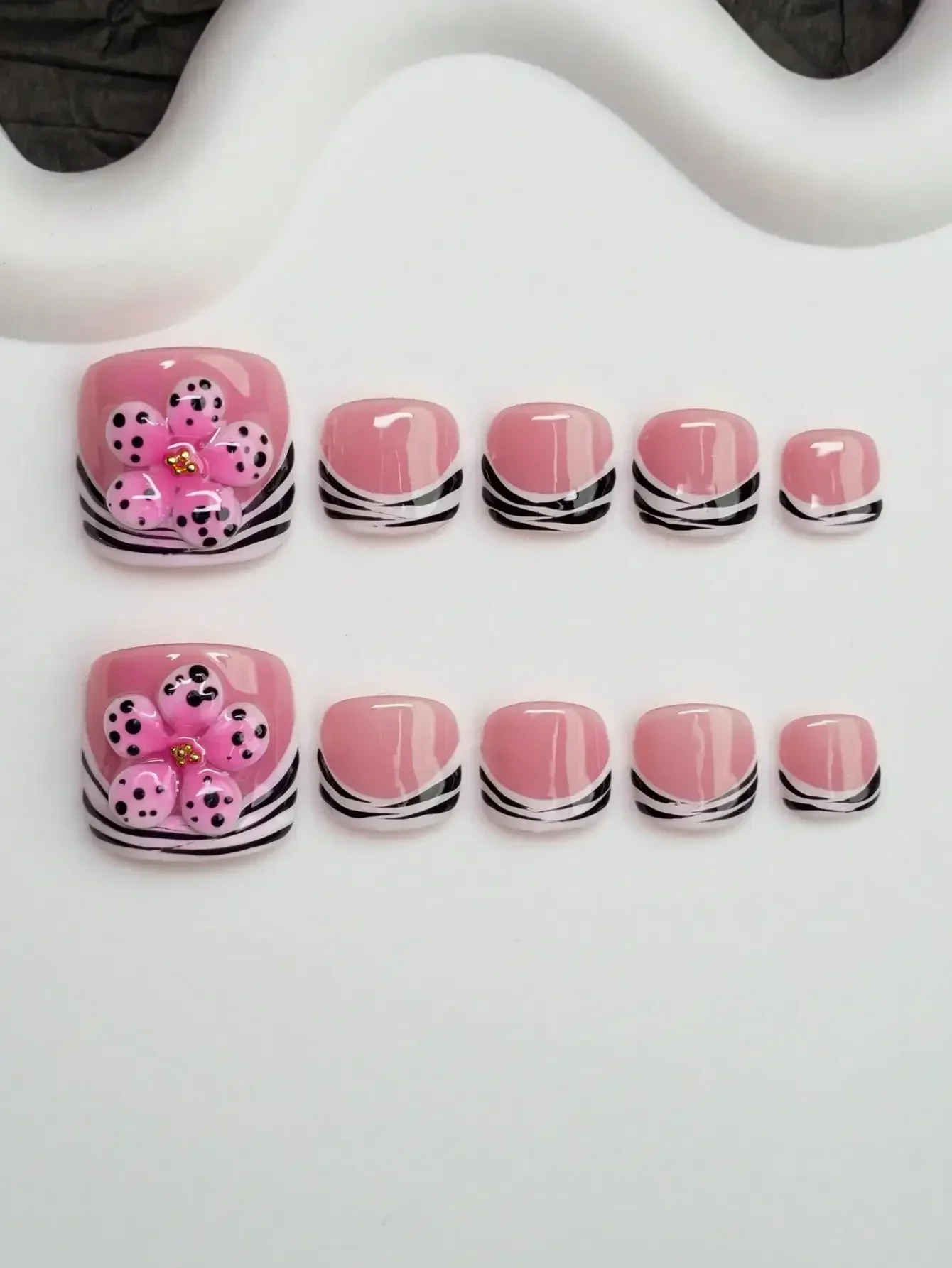 14pcs/Set Handmade Y2K Baddie Style Nail Stickers, Nude & White French Tip Nails With Zebra Print, Floral Decor, Shiny Nail Patc
14pcs/Set Handmade Y2K Baddie Style Nail Stickers, Nude & White French Tip Nails With Zebra Print, Floral Decor, Shiny Nail Patc