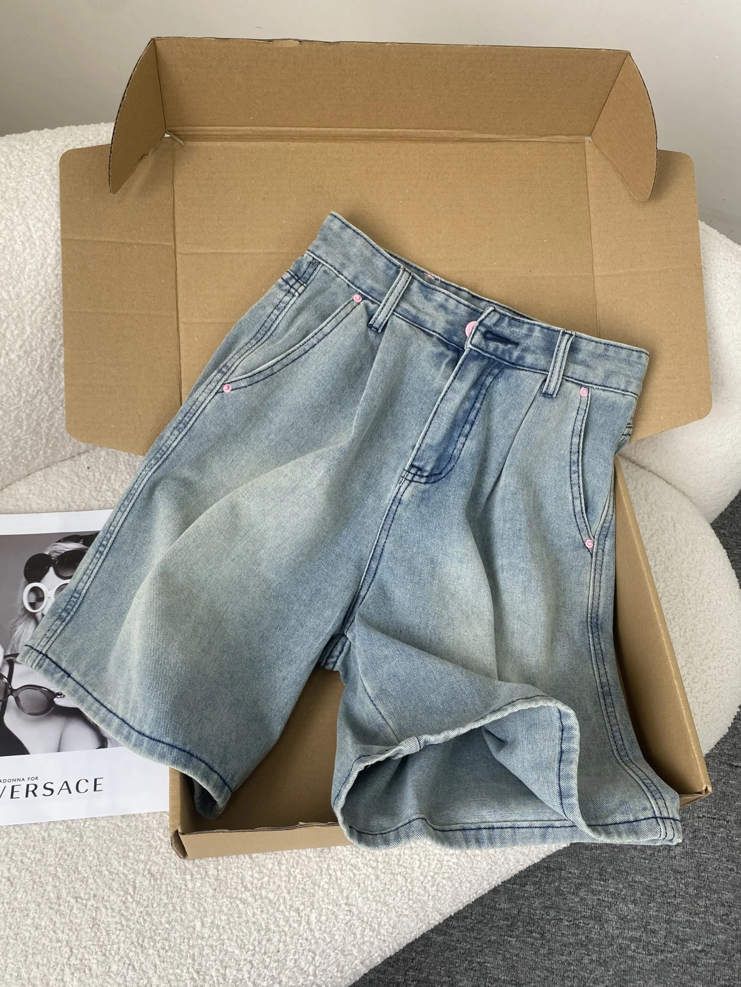 Light Blue High Waist Casual Loose Women's Denim Shorts Summer New Style Wide Leg Five-Point Pants Meat Concealing Slimming
Light Blue High Waist Casual Loose Women's Denim Shorts Summer New Style Wide Leg Five-Point Pants Meat Concealing Slimming