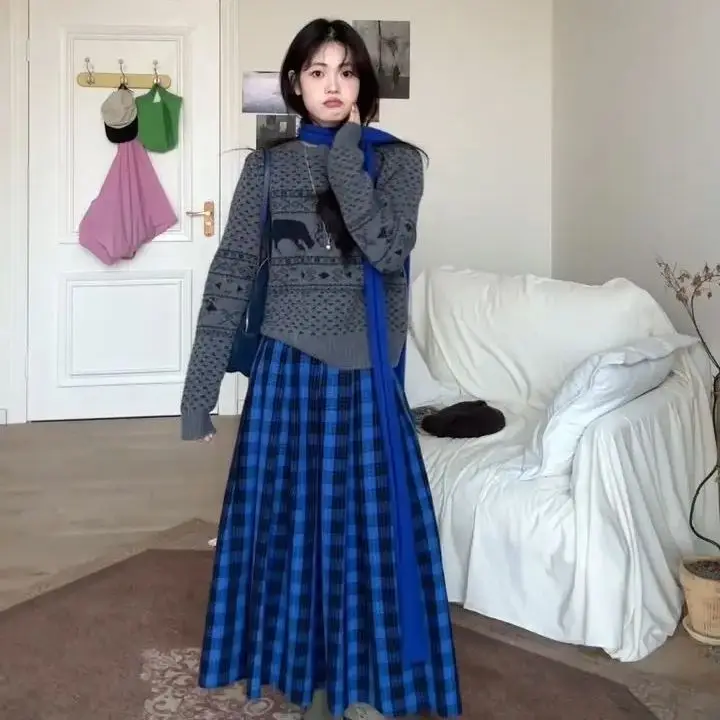 Two-Piece Retro Knitted Sweater Long-Sleeved Sweater Plaid Skirt Women 2025 Spring New Loose Niche Design Set
Two-Piece Retro Knitted Sweater Long-Sleeved Sweater Plaid Skirt Women 2025 Spring New Loose Niche Design Set