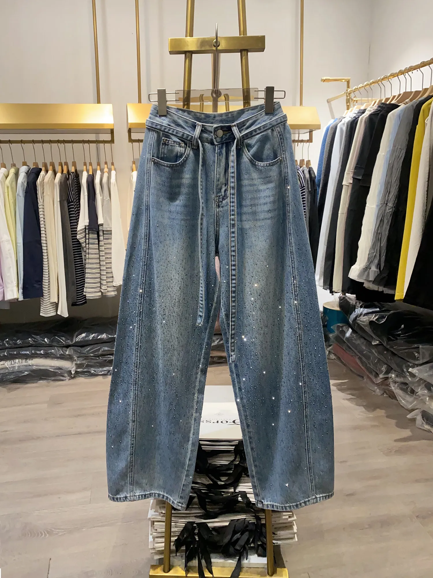 Vintage Fashion Women's Full Diamond Jeans High Waist With Belt Straight Wide Leg Denim Pant Female 2026 New
Vintage Fashion Women's Full Diamond Jeans High Waist With Belt Straight Wide Leg Denim Pant Female 2026 New