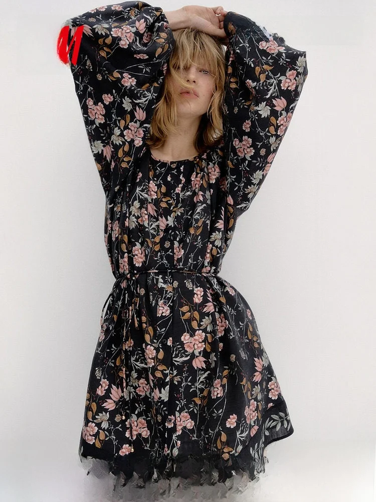 H&M Women's Dress Summer Waist Belted Flared Silhouette Long Sleeve U-Neck Loose Fit Casual Dress 1297142
H&M Women's Dress Summer Waist Belted Flared Silhouette Long Sleeve U-Neck Loose Fit Casual Dress 1297142