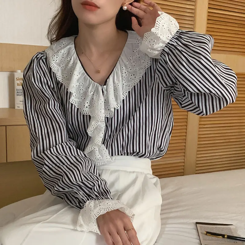 Chic Spring Sweet Lace V-ne Splice Striped irt Women's Top Faionable Casual Loose Fit Long Sve Ele Sle
Chic Spring Sweet Lace V-ne Splice Striped irt Women's Top Faionable Casual Loose Fit Long Sve Ele Sle