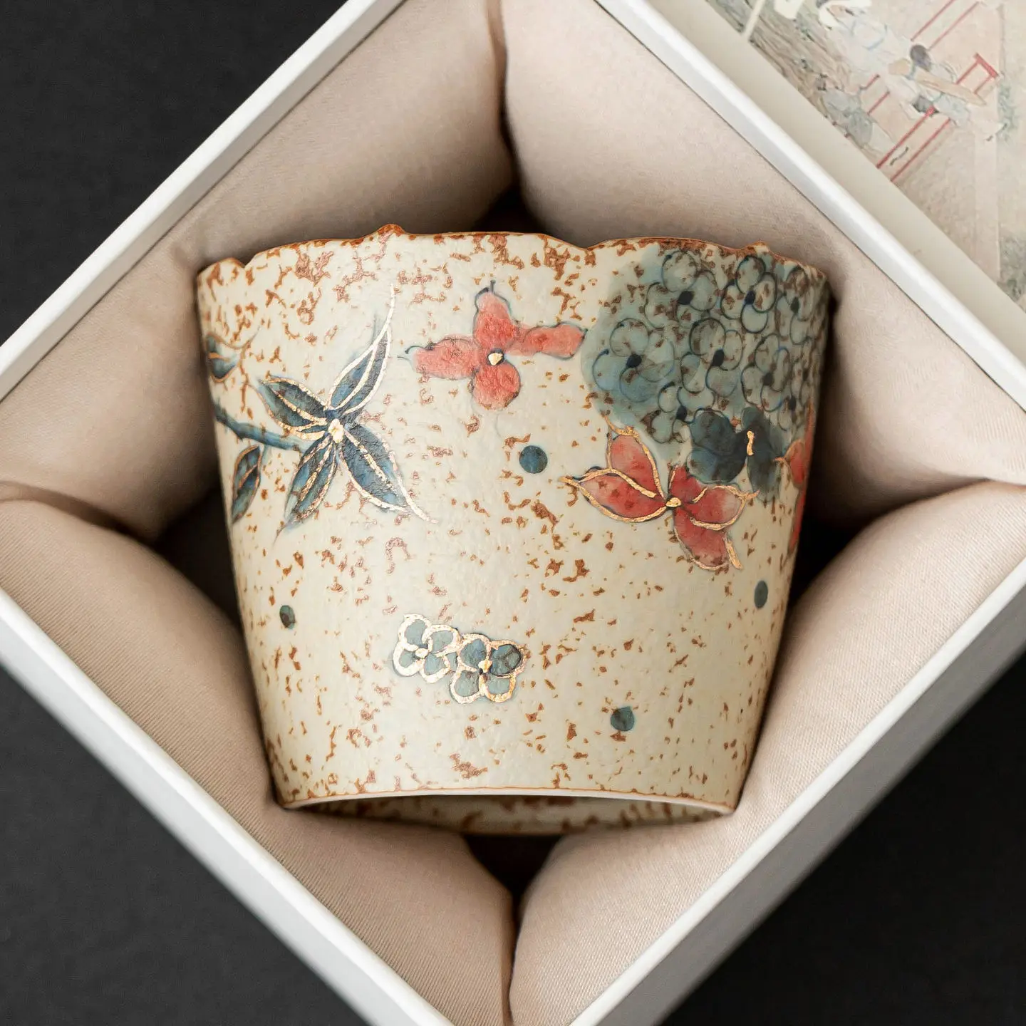 YFY blue and white flint red master cup hand-painted hydrangea tea cup ceramic flower mouth tea cup
YFY blue and white flint red master cup hand-painted hydrangea tea cup ceramic flower mouth tea cup