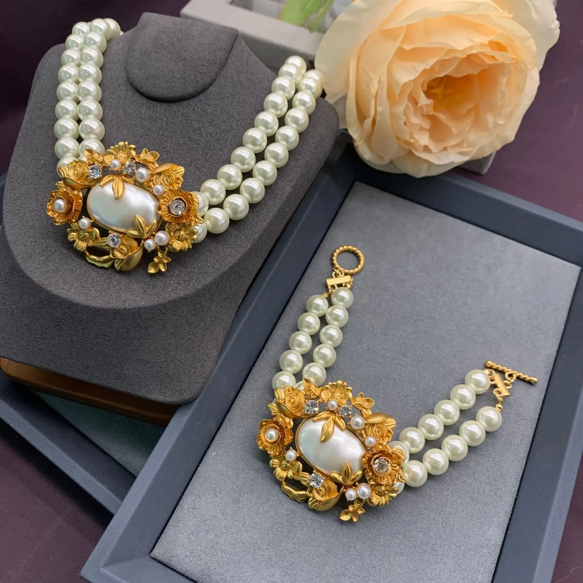 Vintage Faux Pearl Zirconia Flower Pendant Necklace For Women Jewelry Runway Party T Show Fancy Trendy Boho INS Japan Korea
Vintage Faux Pearl Zirconia Flower Pendant Necklace For Women Jewelry Runway Party T Show Fancy Trendy Boho INS Japan Korea