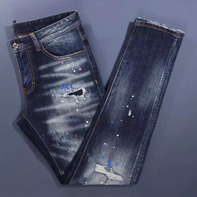 High Street Fashion New Deep Blue Jeans Painted Perforated Red Patch Washed Nostalgic Jeans Designer Hip Hop Brand Pants Hombre
High Street Fashion New Deep Blue Jeans Painted Perforated Red Patch Washed Nostalgic Jeans Designer Hip Hop Brand Pants Hombre