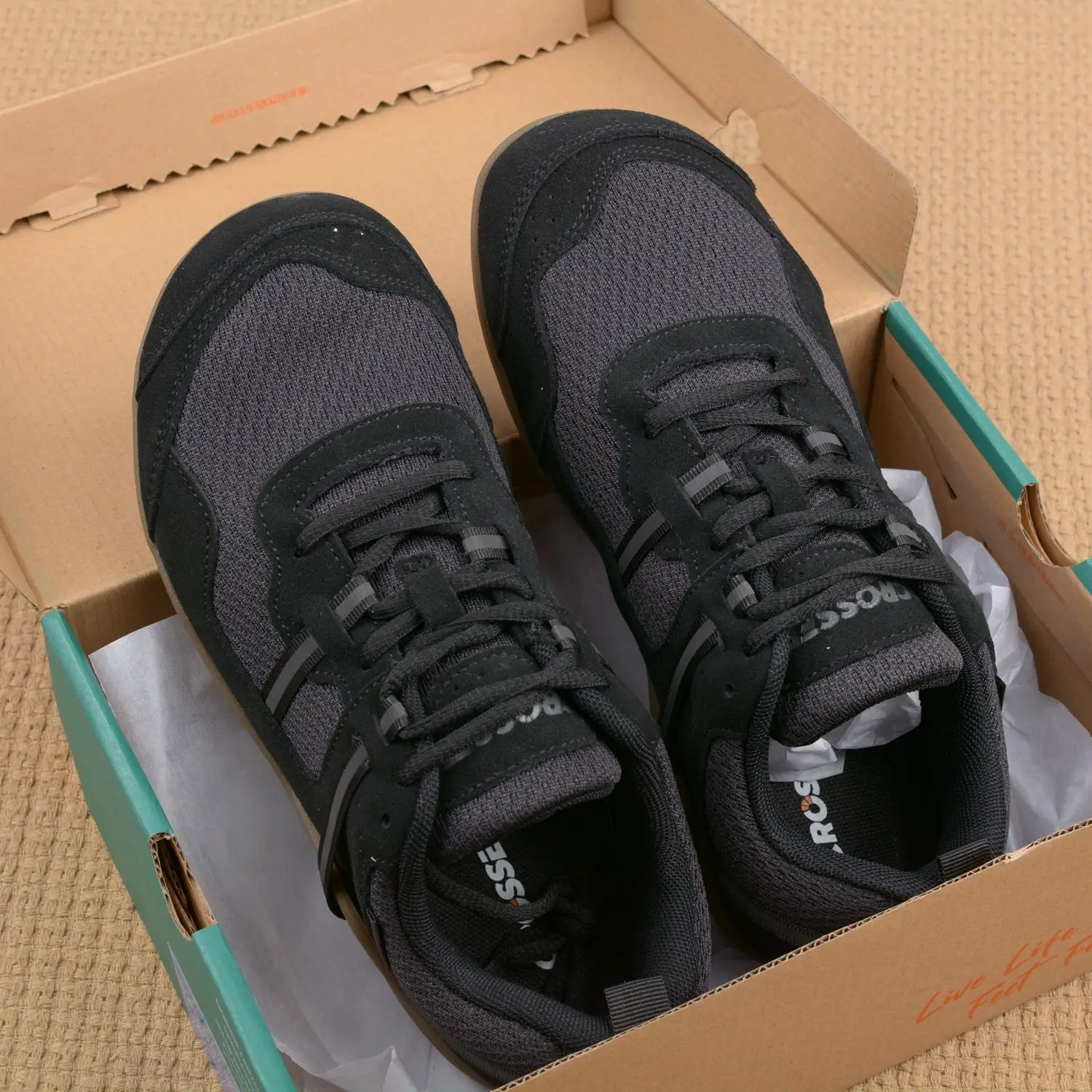 New men's lightweight casual shoes, outdoor breathable running sneakers, suitable for spring and fall sports, tennis shoes
New men's lightweight casual shoes, outdoor breathable running sneakers, suitable for spring and fall sports, tennis shoes