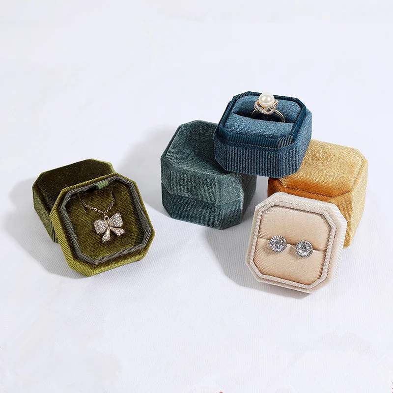 High-end Flannel Jewelry Ring Storage Display Box 5x5x4cm Jewelry Box Wedding Engagement Ceremonies Storing Displaying Ring
High-end Flannel Jewelry Ring Storage Display Box 5x5x4cm Jewelry Box Wedding Engagement Ceremonies Storing Displaying Ring