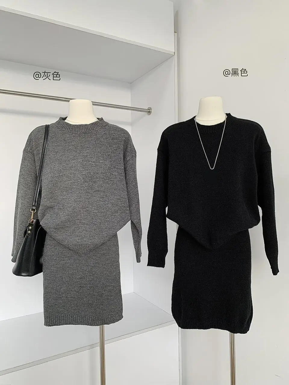 Women's Autumn Winter Two Pieces Knitted Skirt Set Lady Solid Color O Neck Long Sleeve Loose Sweater + Elastic Waist Short Skirt
Women's Autumn Winter Two Pieces Knitted Skirt Set Lady Solid Color O Neck Long Sleeve Loose Sweater + Elastic Waist Short Skirt