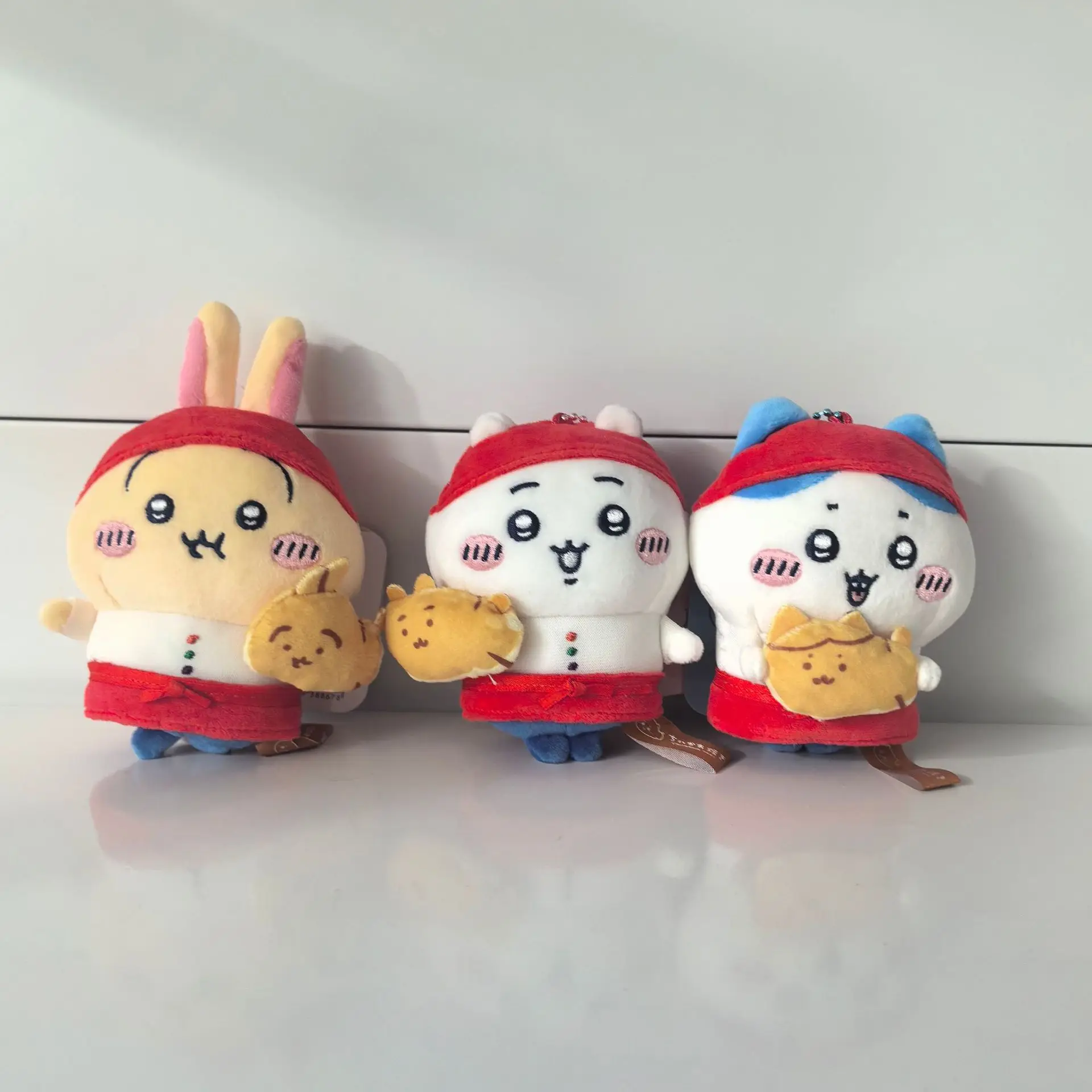 Chikawas Taiyaki Shop Staff Plush Keychain Usagi Hachiware Bag Charm Pendant Soft Fluffy Collectible Anime Accessory Gift
Chikawas Taiyaki Shop Staff Plush Keychain Usagi Hachiware Bag Charm Pendant Soft Fluffy Collectible Anime Accessory Gift
