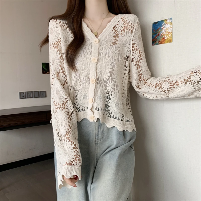 European and American plus lace hollowed out sun protection women's outerwear paired with camisole coat
European and American plus lace hollowed out sun protection women's outerwear paired with camisole coat