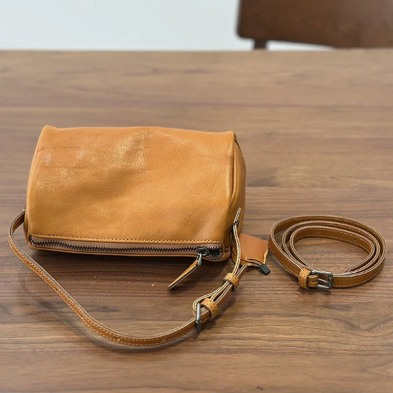 Миниатюрная сумочка из натуральной кожи для женщин, квадратная, из кожи растительного дубления, через плечо, новая модель 2026 года, сумка для ручек
Миниатюрная сумочка из натуральной кожи для женщин, квадратная, из кожи растительного дубления, через плечо, новая модель 2026 года, сумка для ручек