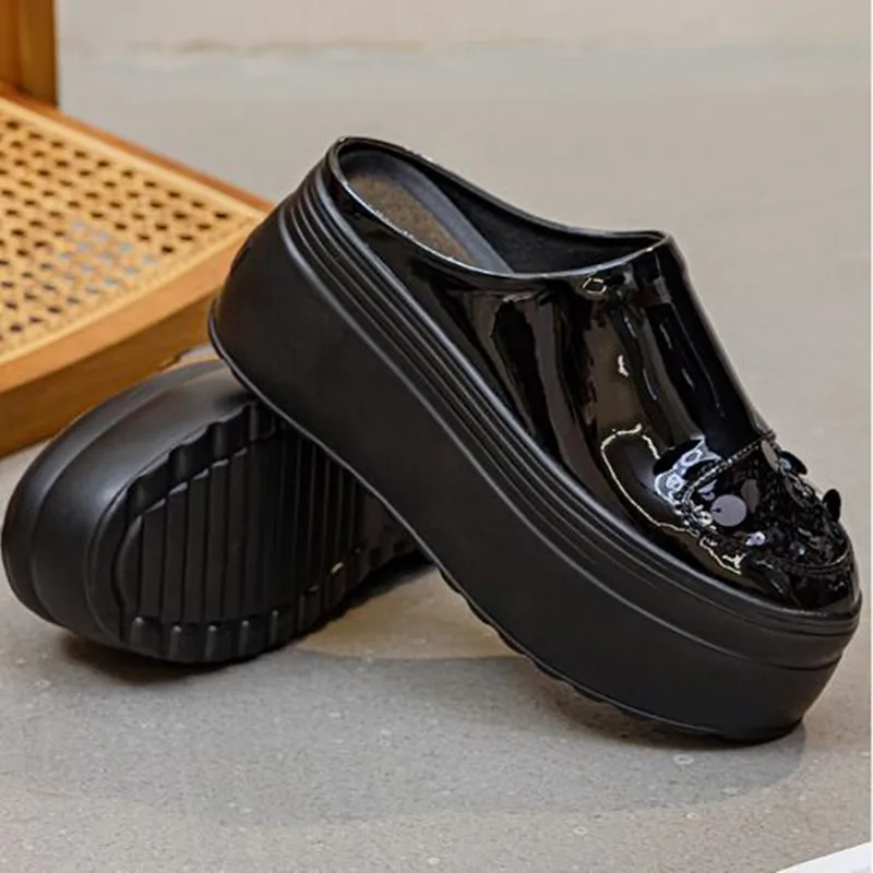 8cm Brief Patent Leather Summer Women Microfiber Bling 2026 Fashion Hot Sale Platform Wedge Mujer Comfy Slippers Slip on Shoes
8cm Brief Patent Leather Summer Women Microfiber Bling 2026 Fashion Hot Sale Platform Wedge Mujer Comfy Slippers Slip on Shoes