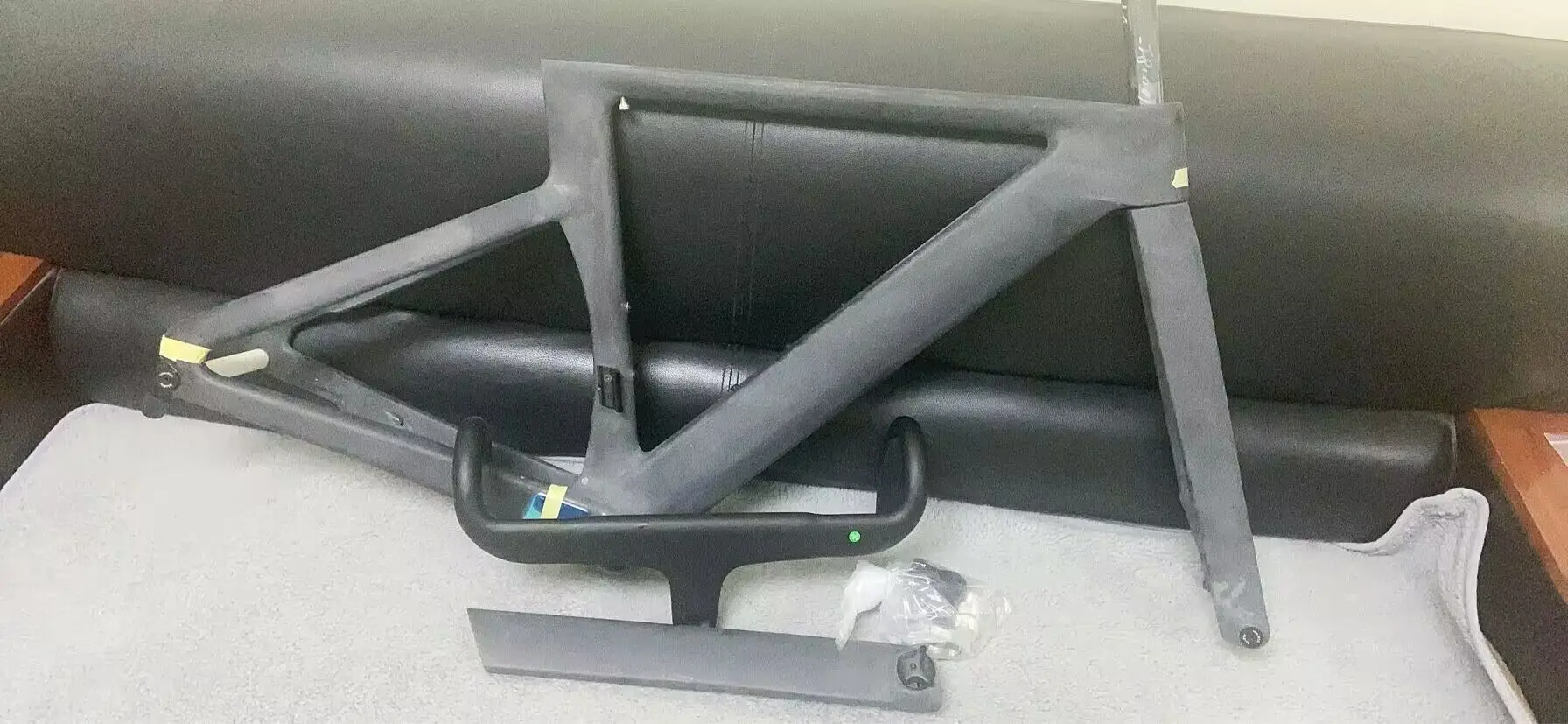 Raw material carbon bike frame disc cycling frame CFR no paint bicycle frames bb386+handlebar+seatpost made in china XXS-L size
Raw material carbon bike frame disc cycling frame CFR no paint bicycle frames bb386+handlebar+seatpost made in china XXS-L size
