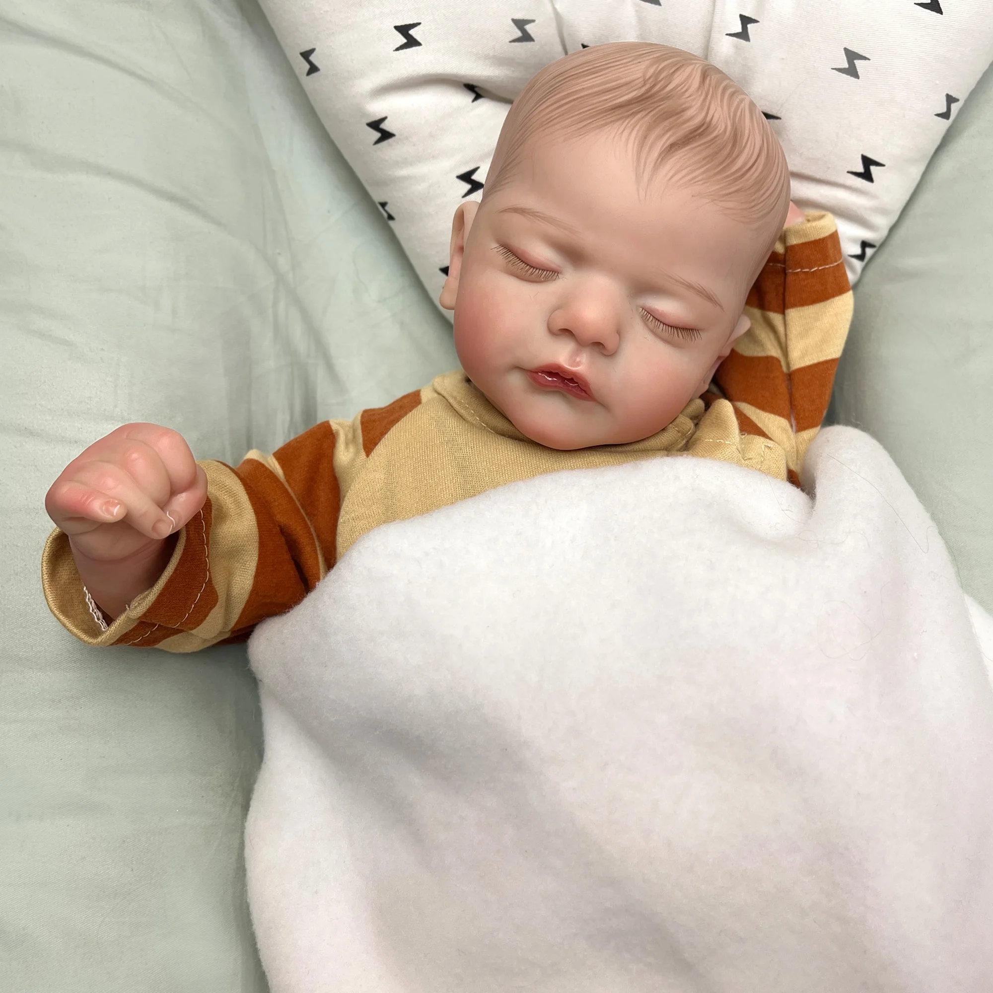 45cm Painted Sam Bebe Reborn Lifelike Real Art Reborn Doll Handmade Newborn Doll With Gray Striped Bear Clothes
45cm Painted Sam Bebe Reborn Lifelike Real Art Reborn Doll Handmade Newborn Doll With Gray Striped Bear Clothes