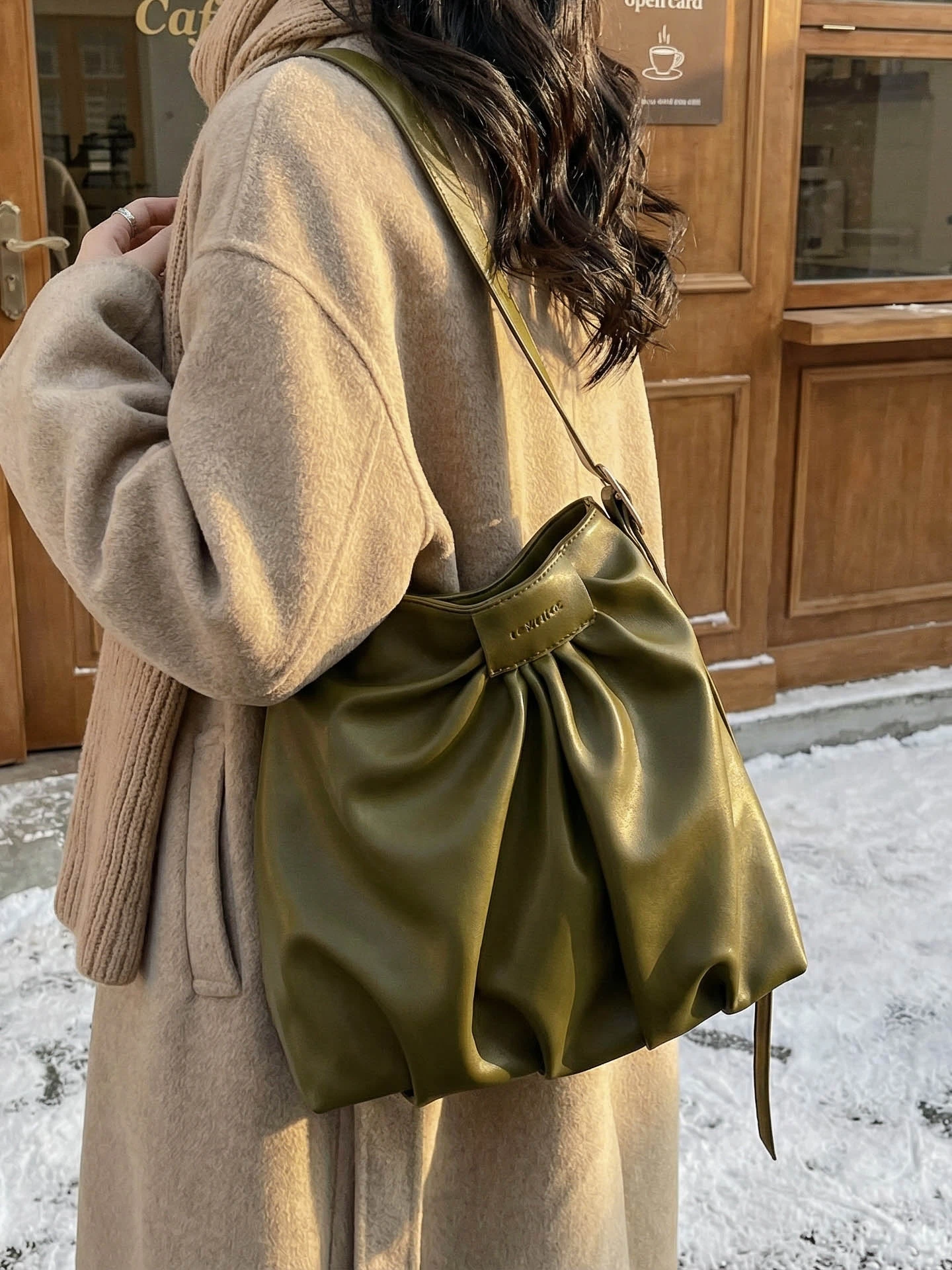 Faionable Pleated Women's Crossbody Bag Youthful Design Unique Sle Single oulder Artistic Tote Bag Casual Chic Sle
Faionable Pleated Women's Crossbody Bag Youthful Design Unique Sle Single oulder Artistic Tote Bag Casual Chic Sle